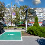 Парковка и станция зарядки для электромобилей, Ракурс Отель