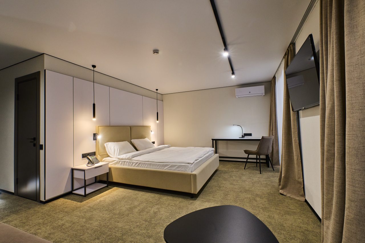 Супериор, Отель Ласточкины горы