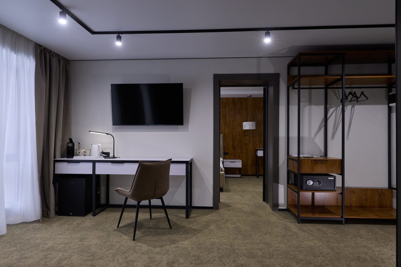 Люкс, Отель Ласточкины горы