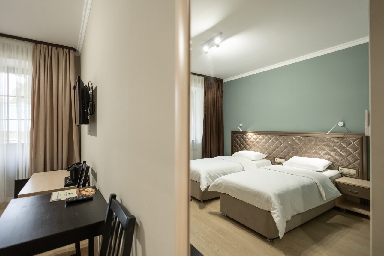 Двухместный (Полулюкс 2 раздельные кровати), Гостиница Тройка