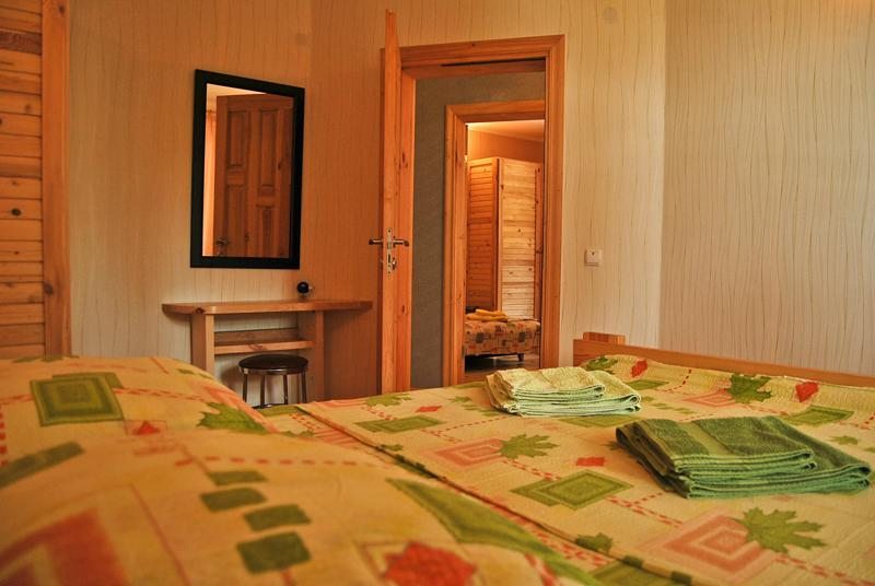 Двухместный (3-комнатный, Домик под кедром) частной гостиницы Кипарисовый рай, Алупка
