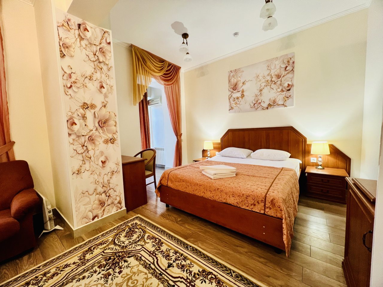 Полулюкс, Гостевой дом Мон Плезир