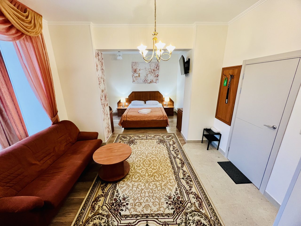 Полулюкс, Гостевой дом Мон Плезир