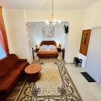 Полулюкс, Гостевой дом Мон Плезир