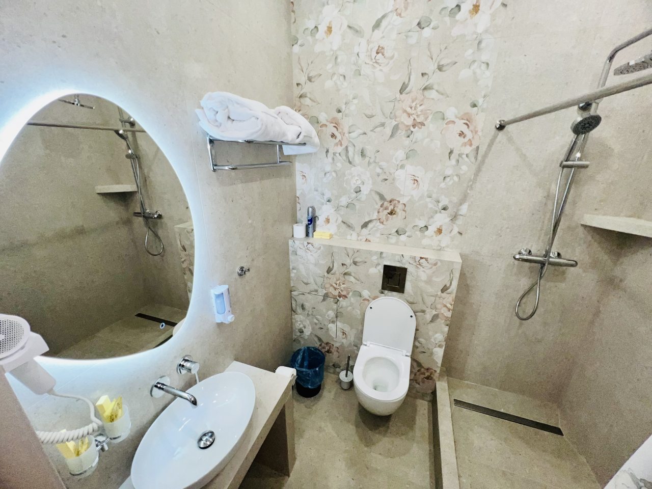 Полулюкс, Гостевой дом Мон Плезир