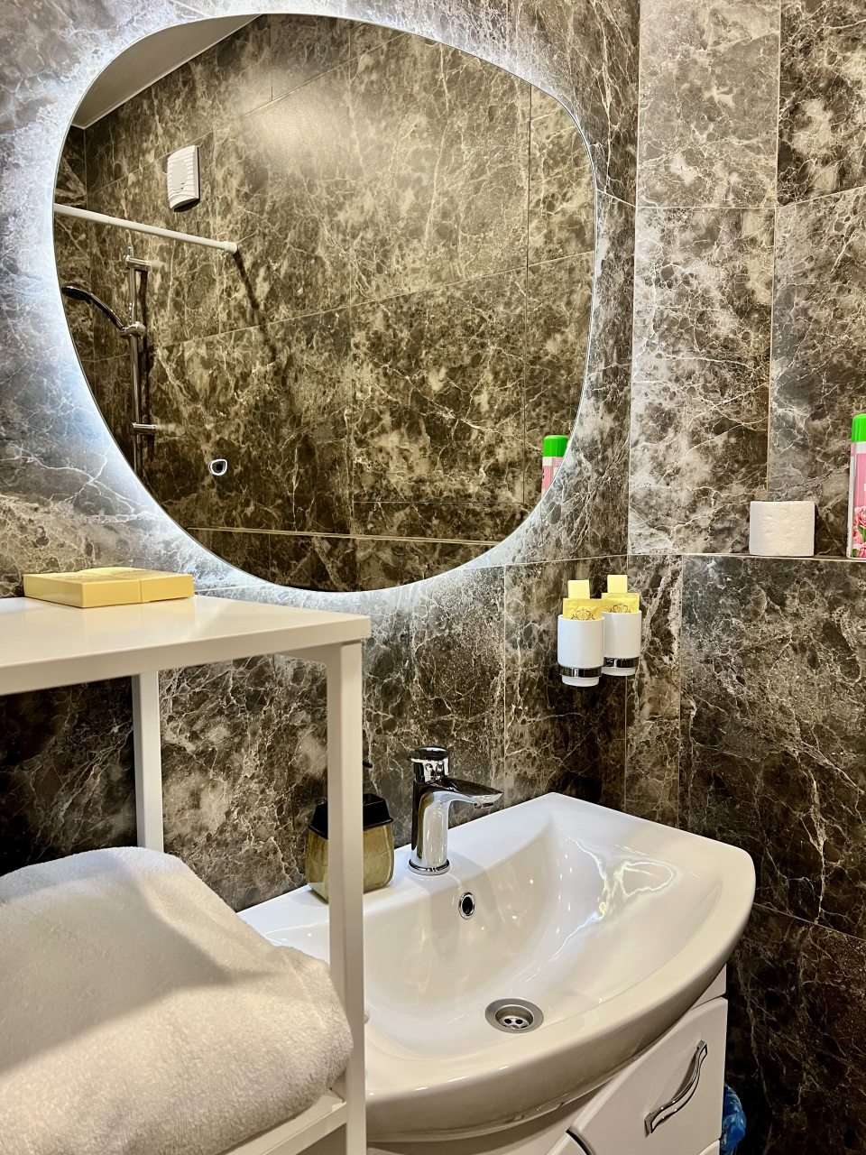 Полулюкс, Гостевой дом Мон Плезир