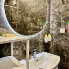 Полулюкс, Гостевой дом Мон Плезир