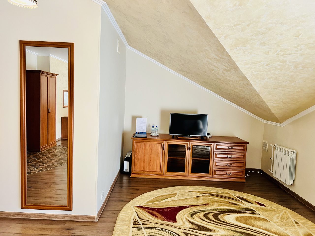 Полулюкс, Гостевой дом Мон Плезир