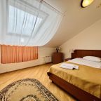 Семейный (Шестиместный с гостиной и 2-мя спальнями), Гостевой дом Мон Плезир