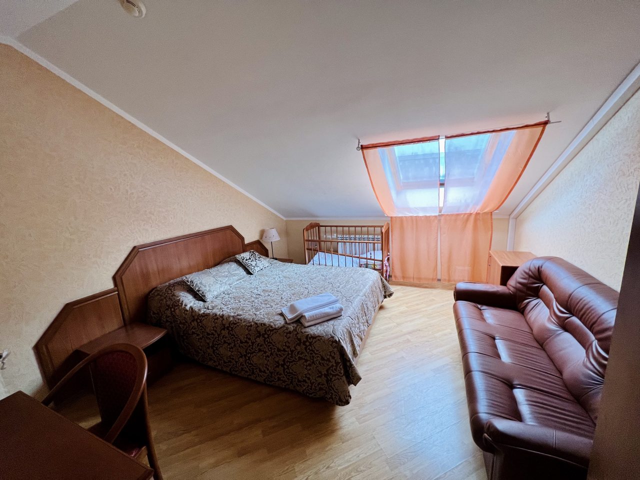 Семейный (Шестиместный с гостиной и 2-мя спальнями), Гостевой дом Мон Плезир