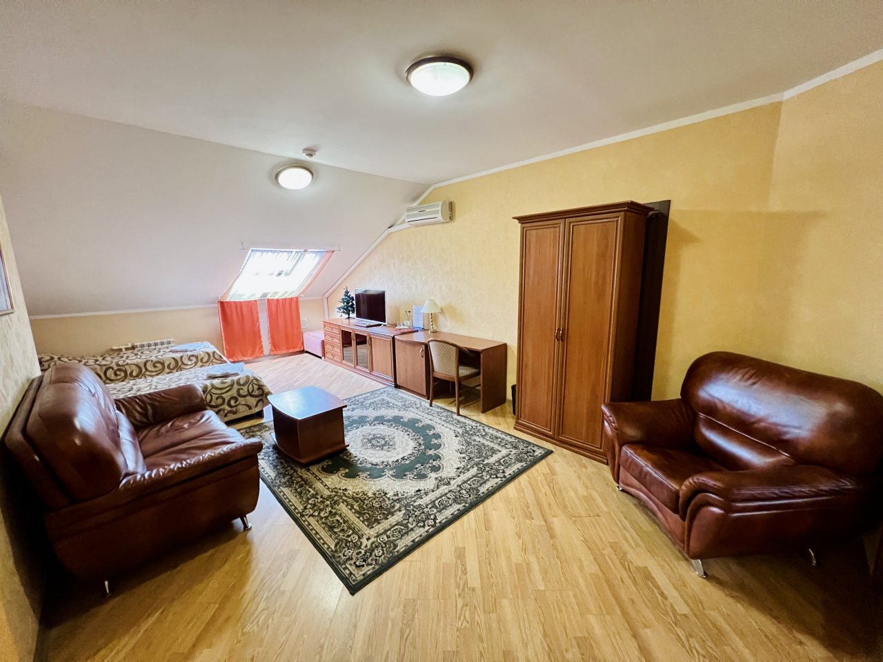 Семейный (Шестиместный с гостиной и 2-мя спальнями), Гостевой дом Мон Плезир