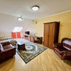 Семейный (Шестиместный с гостиной и 2-мя спальнями), Гостевой дом Мон Плезир