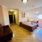 Семейный (Пятиместный с гостиной и 1-ой спальней), Гостевой дом Мон Плезир