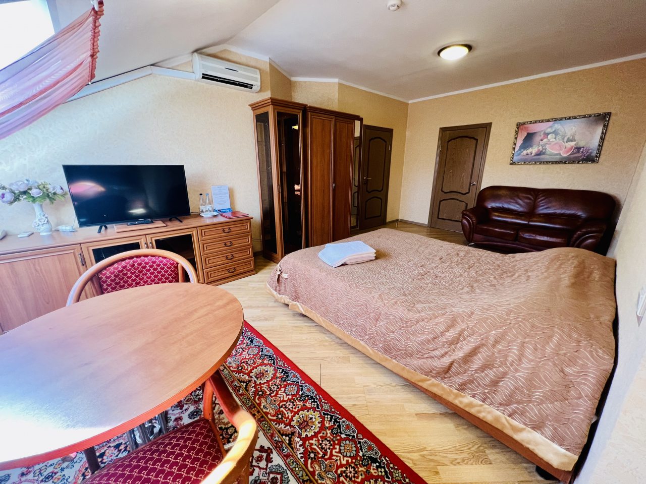 Семейный (Пятиместный с гостиной и 1-ой спальней), Гостевой дом Мон Плезир