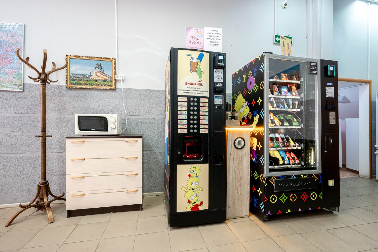 Торговый автомат (напитки и закуски), Отель Невский 111