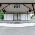 Сцена на территории отеля