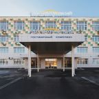 Главный вход гостиницы Арт-Волжский 4*, Волжский
