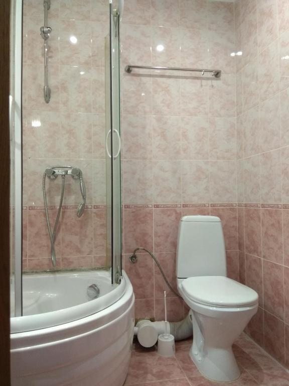 Семейный (Cемейный номер с собственной ванной комнатой) отеля Пелысь, Сыктывкар