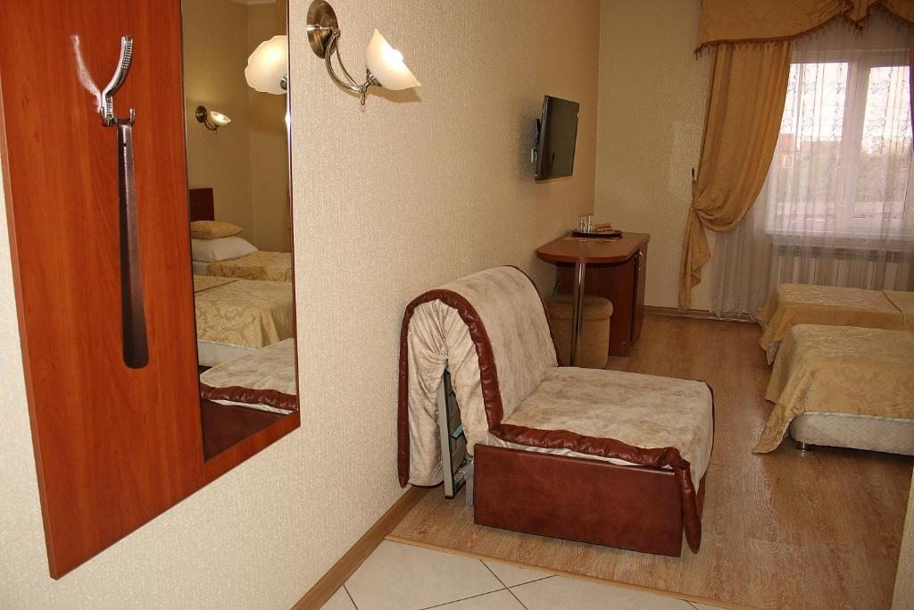Двухместный (Двухместный номер «Комфорт» с 2 отдельными кроватями) отеля George, Краснодар