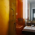 Четырехместный (Семейный Люкс с большой двуспальной кроватью), Отель Меркюр Тюмень центр