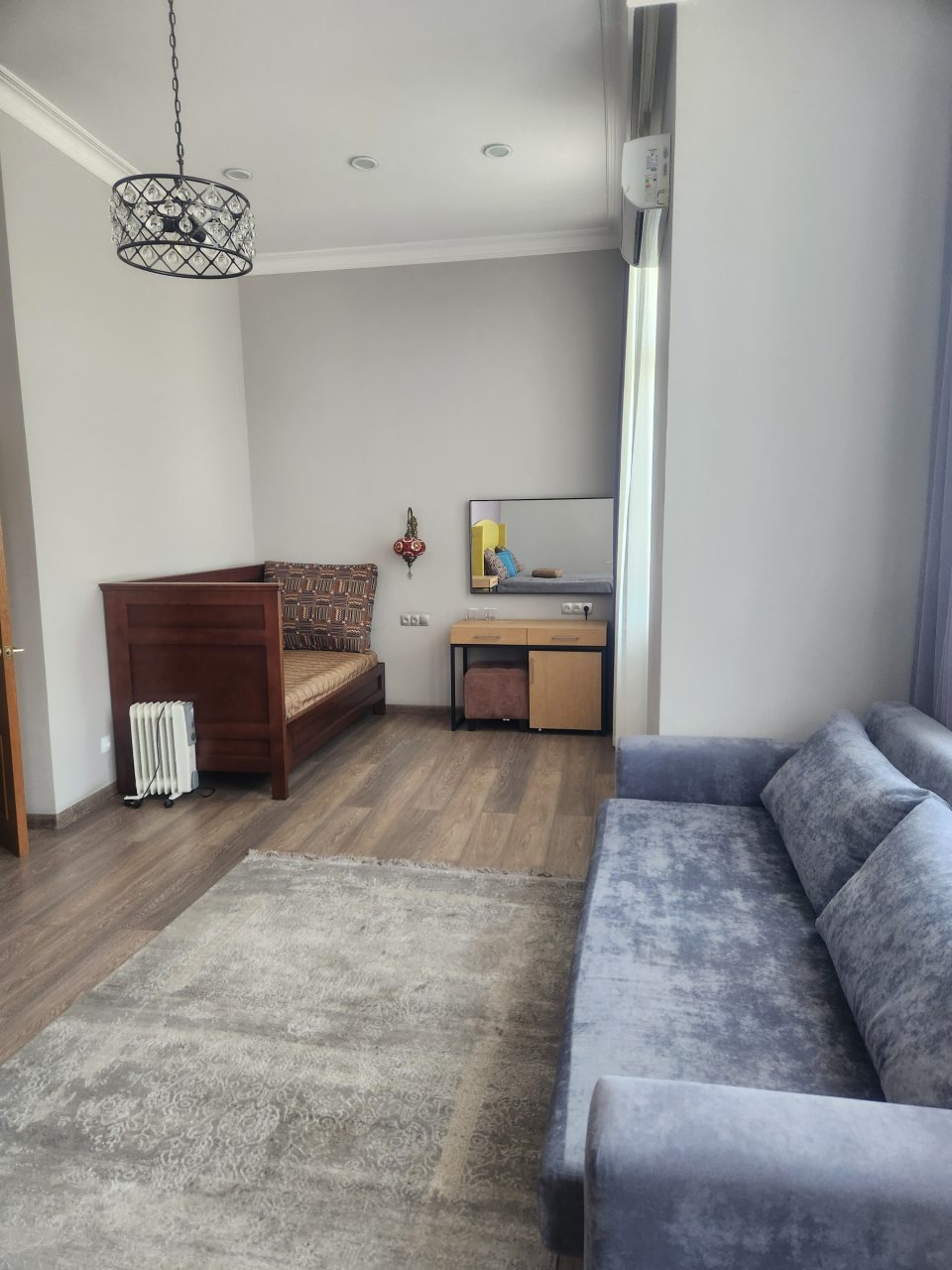 Люкс (ЛЮКС), Гостиница Кадгарон