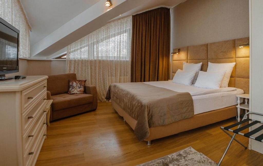 Двухместный (Двухместный номер с 1 кроватью или 2 отдельными кроватями, вид на горы) отеля Губернская, Шерегеш