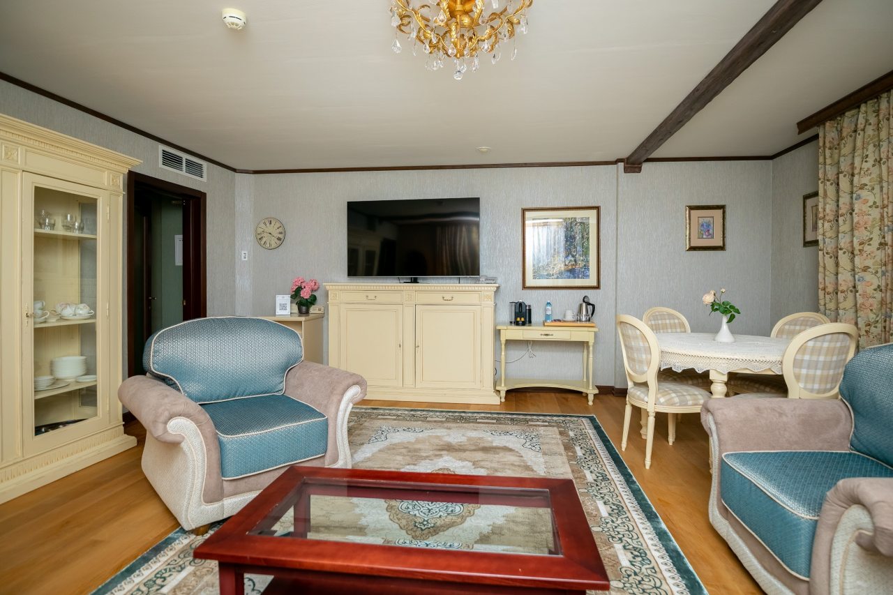 Номер (Люкс Семейный), Гостиница Губернская