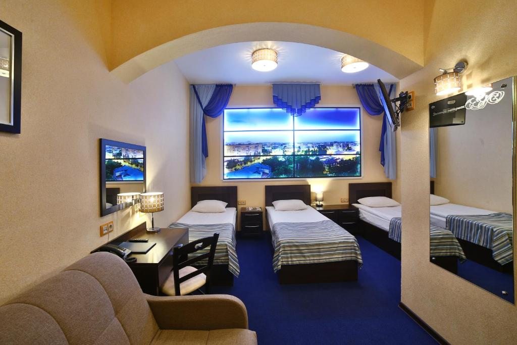 Трехместный (Трехместный номер эконом-класса без окна) отеля HELIOPARK Cruise, Пенза