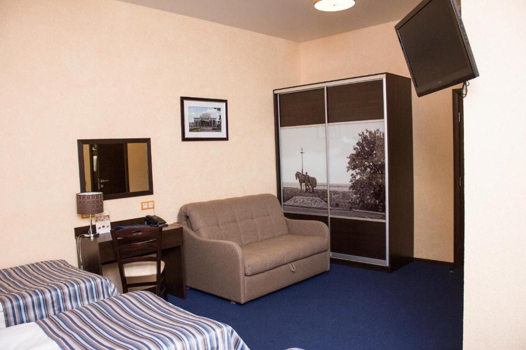 Трехместный (Семейный трехместный номер эконом-класса без окна) отеля HELIOPARK Cruise, Пенза