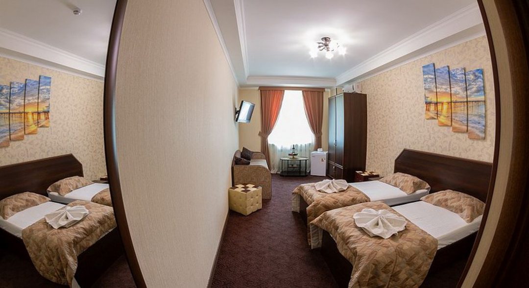 Трёхместный и более (Комфорт+ (1+1+2) гостиницы ОСКАР, Симферополь