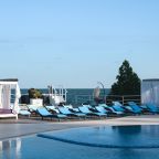 Бассейн  с лежаками в отеле Riga Village Resort 3* Щелкино