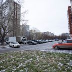 свободная парковка около гостиницы