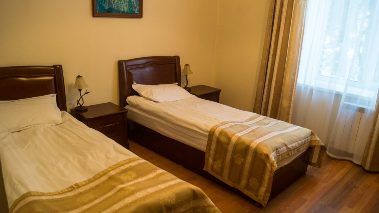 Двухместный (Стандарт с раздельными кроватями) гостиницы Гринберг, Шерегеш