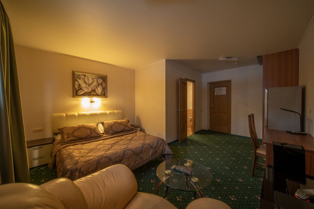 Двухместный (Комфорт с двуспальной кроватью Дисконт) гостиницы Строитель, Сыктывкар
