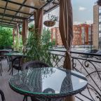 Сад, Отель Garden