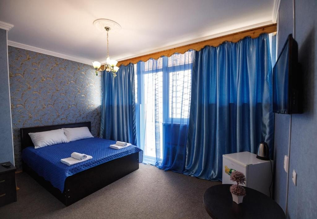 Двухместный (Двухместный номер с 1 кроватью и собственной ванной комнатой) гостевого дома Абхаз-Маяк, Сухум