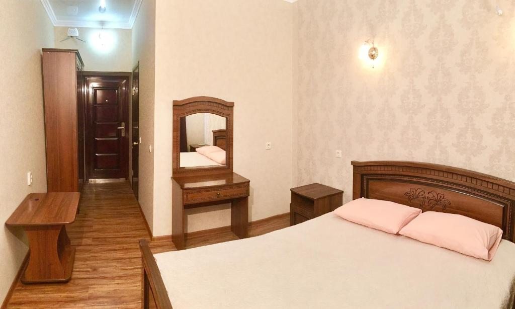 Двухместный (Двухместный номер с 1 кроватью или 2 отдельными кроватями) гостевого дома Центральный, Сухум