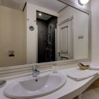 Двухместный (В сторону моря и балконом вид на бассейн 2-этаж), Отель Гранд-Шато