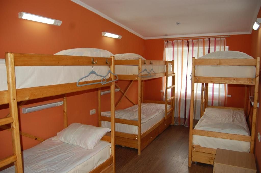 Номер (Кровать в общем 6-местном номере для мужчин и женщин) хостела Oversleep, Юхнов