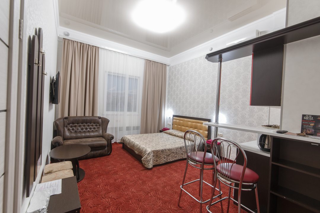 Полулюкс (Улучшенный, Double, С диван-кроватью, № 2) отеля Рио, Симферополь