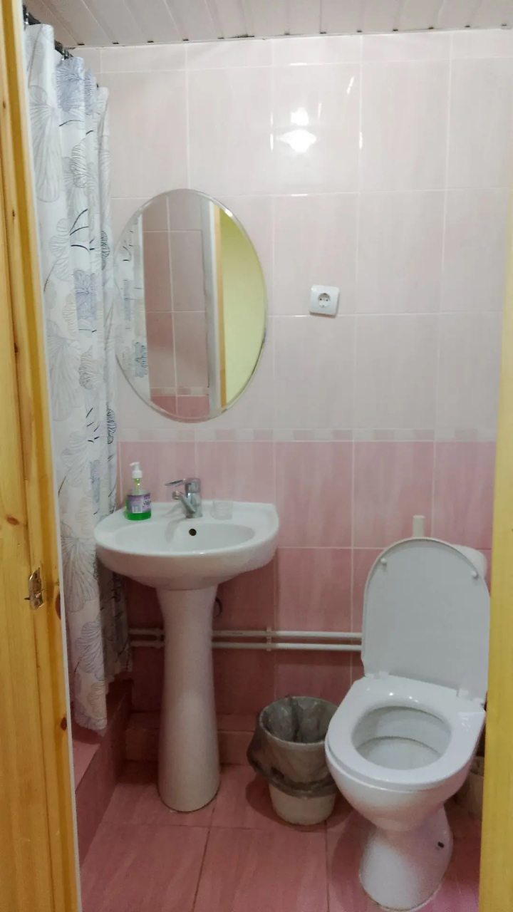 Трёхместный и более (Стандартный номер трехместный), Отель Алмаз