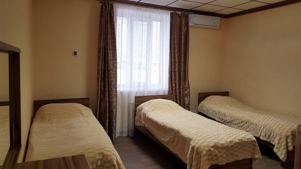 Трехместный (Стандарт) отеля Лазурное, Суровикино