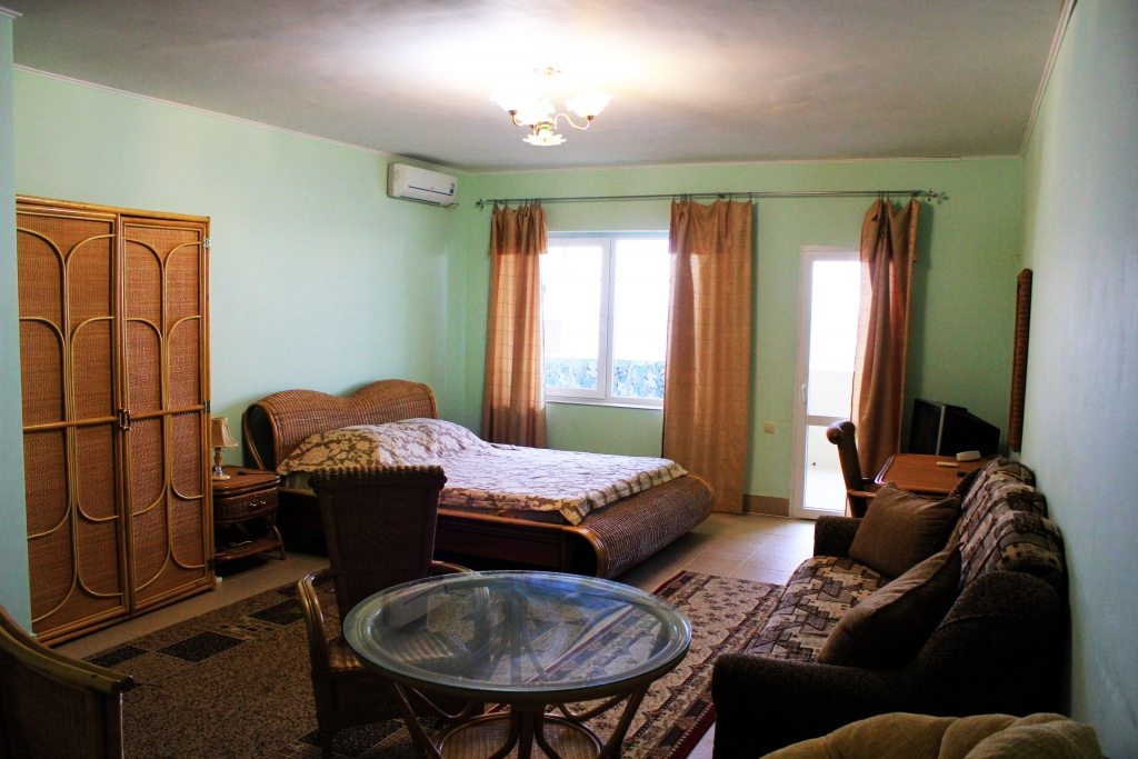 Люкс (2-комнатный) гостевого дома Кутузов Крым, Алушта