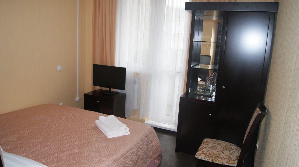 Двухместный (Стандарт, С 1 кроватью и балконом) гостиницы Юбилейная, Иркутск