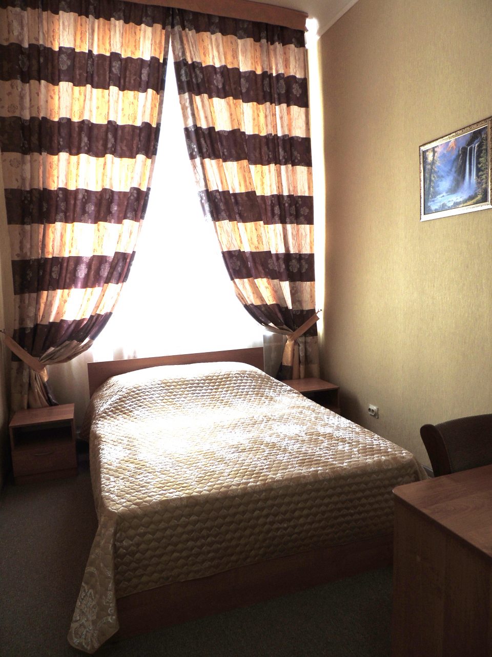 Двуспальная кровать 1,60