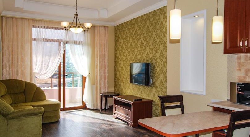 Апартаменты (С двумя спальнями, С балконом) мини-отеля Yalta Flat, Массандра, Крым