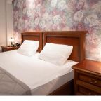 Трёхместный и более (Двухкомнатный стандарт), Мини-отель Глория