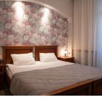 Трёхместный и более (Двухкомнатный стандарт), Мини-отель Глория