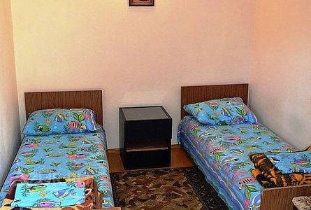 Двухместный (Бюджетный двухместный номер с 2 отдельными кроватями) гостевого дома Афина, Кабардинка
