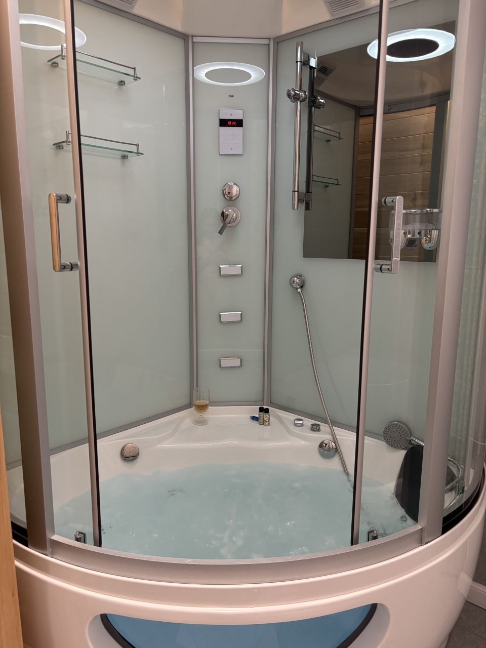 Люкс (VIP Апартаменты), Отель Домашний очаг